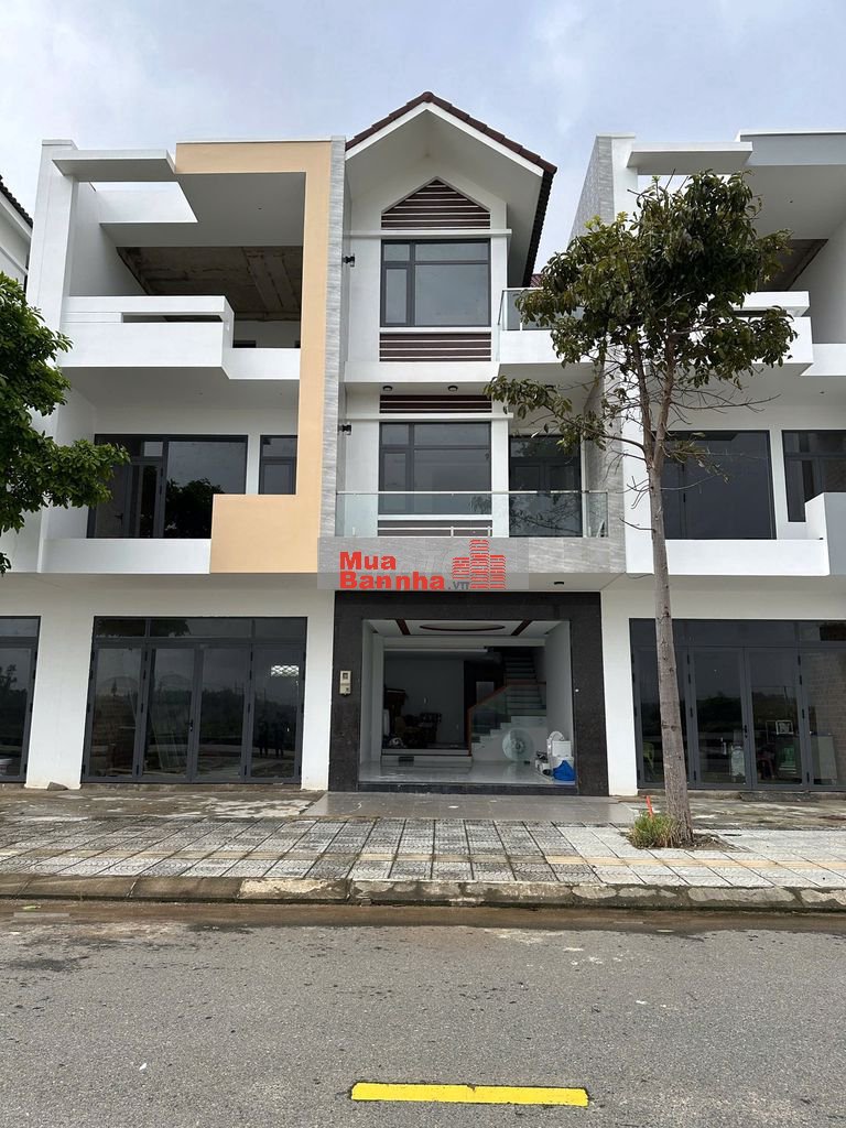 nhà 3 tầng - Mặt tiền QL1A - KDC Phong Nhị - Sổ sẵn sở hữu lâu dài.