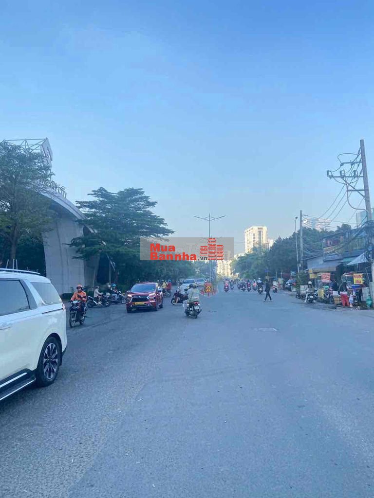 Hàng ngộk Tết! Nhà đẹp ở liền giáp PMH. Ngang to 5m -70m2 vuông đẹp.