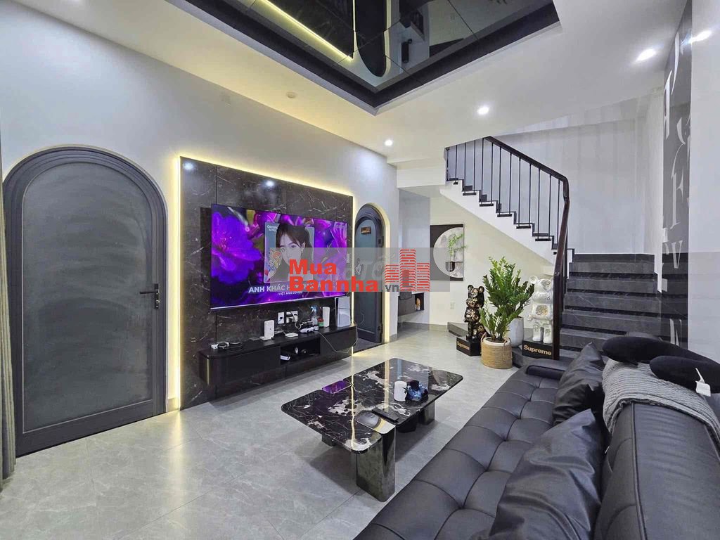 NHÀ 3 TẦNG 3 MÊ KIỆT NGUYỄN CÔNG TRỨ GẦN ĐƯỜNG