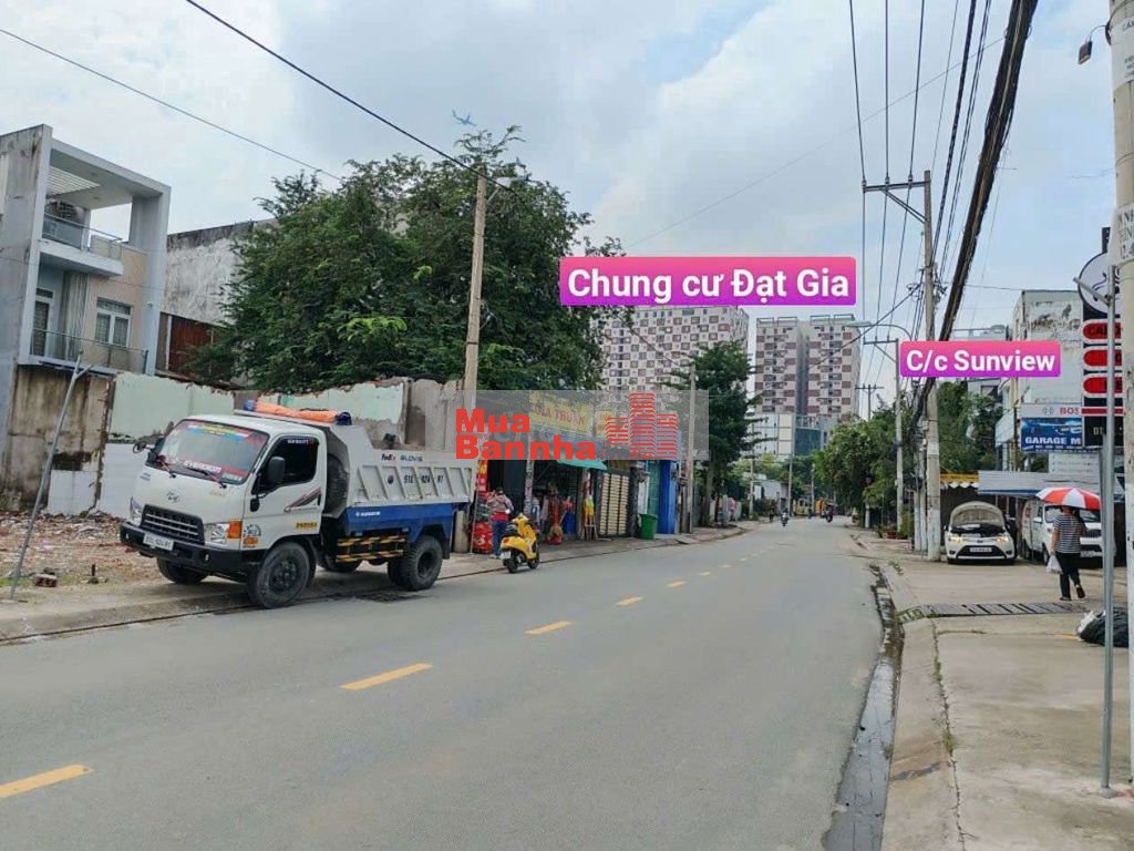 Mặt tiền 5,8x19,2 đường Cây Keo góc , ngay Tô Ngọc Vân