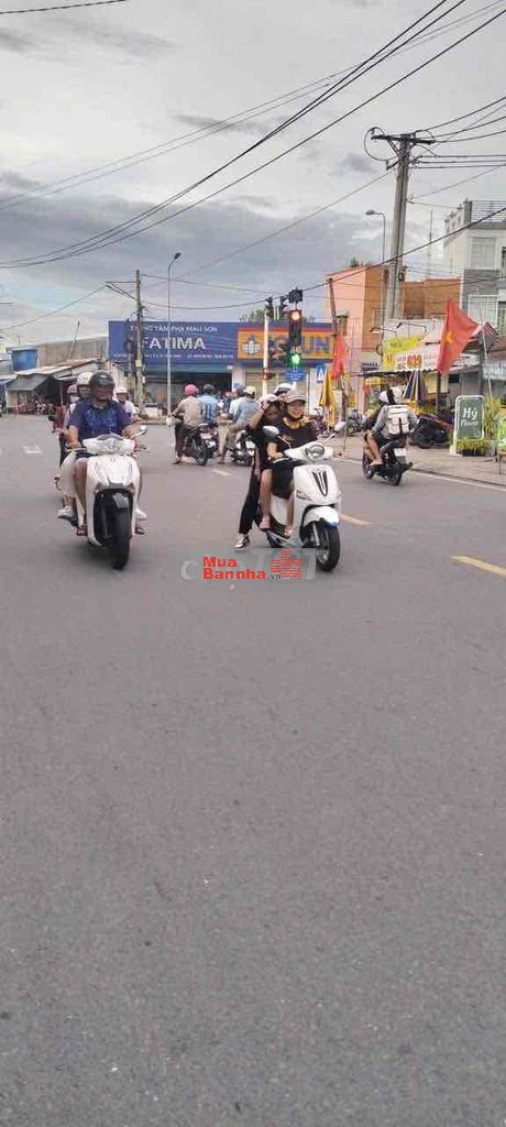 NHÀ CẤP 4 có gác lửng PHƯỜNG 3 gần chợ