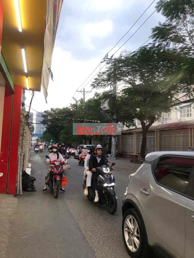 Vị trí hẻm vô cùng đẹp, MT rộng, dòng tiền cho thuê 15tr. Chỉ 8,8 tỷ.