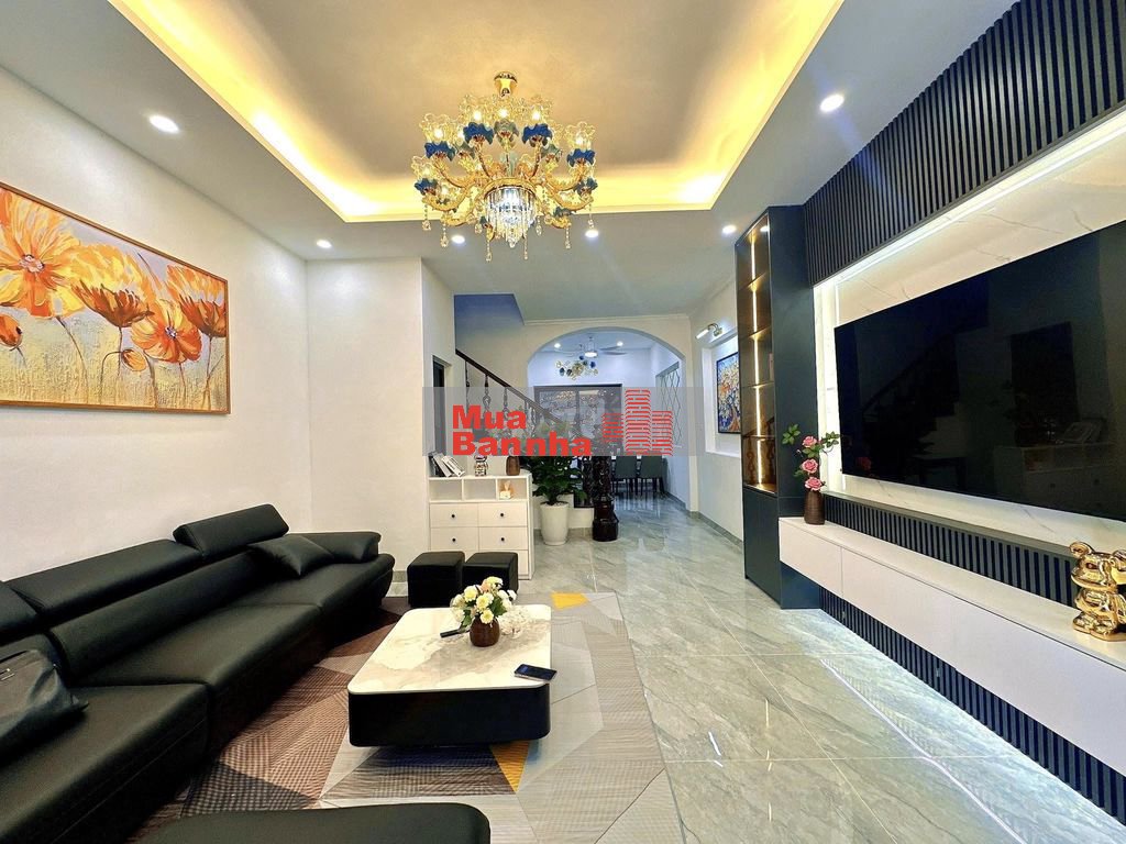 Bán gấp giảm sốc Lạc Long Quân, 3 gác đỗ cửa, gần phố, nhà đẹp 47m*5T