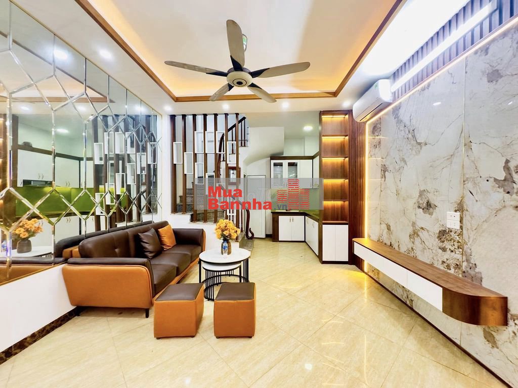 Bán nhà Nguyễn Đình Hoàn, ngõ rộng, ô tô gần, full đồ 38m*5T