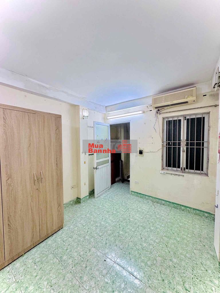 Dưới 3 tỷ có nhà tập thể sổ đỏ Định Công-60m ra phố-28m*4T;;MT3m;4ngủ