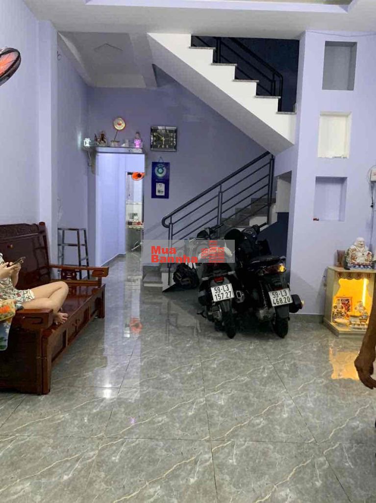 Nhà Bán . Cách bến xe Q8 .2 cây số .DT 4x16 .1 lầu sân thượng