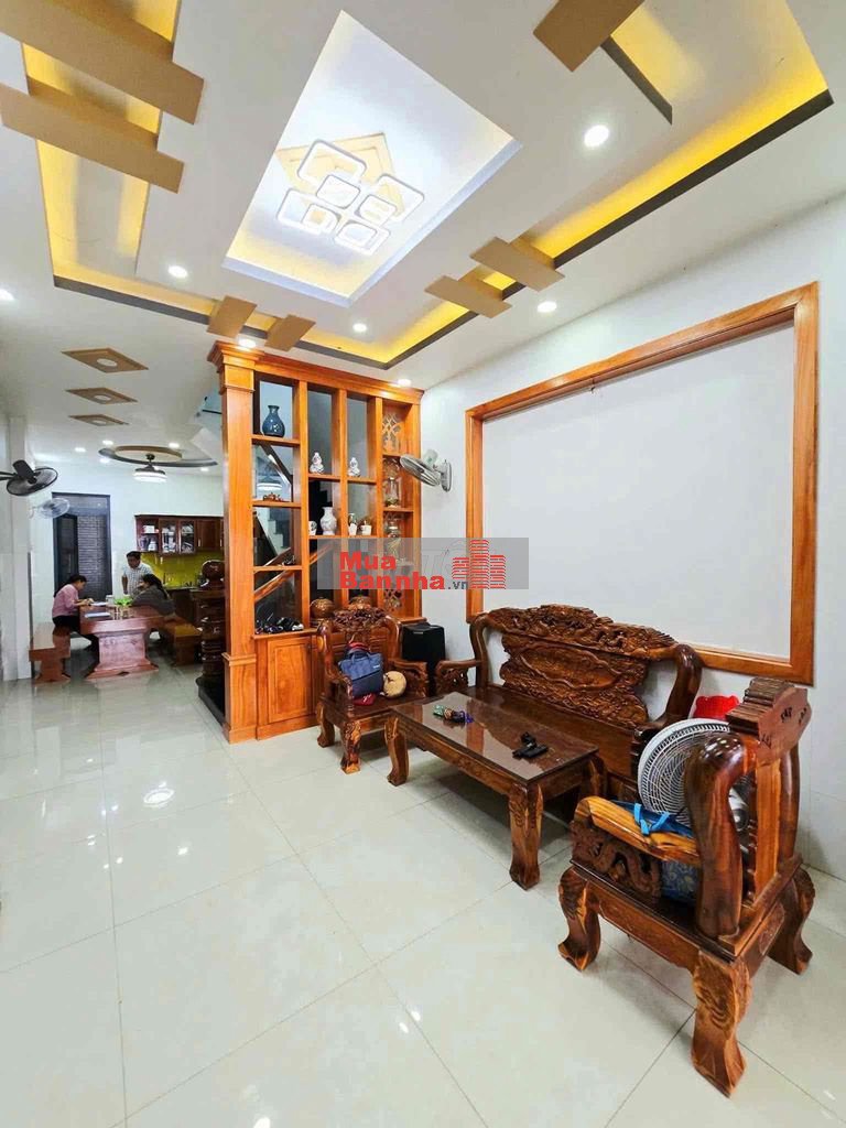 BÁN NHÀ ĐẸP 3 TẦNG VỊ TRÍ ĐẮC ĐỊA GẦN TRƯỜNG ĐẠI HỌC TÀI CHÍNH