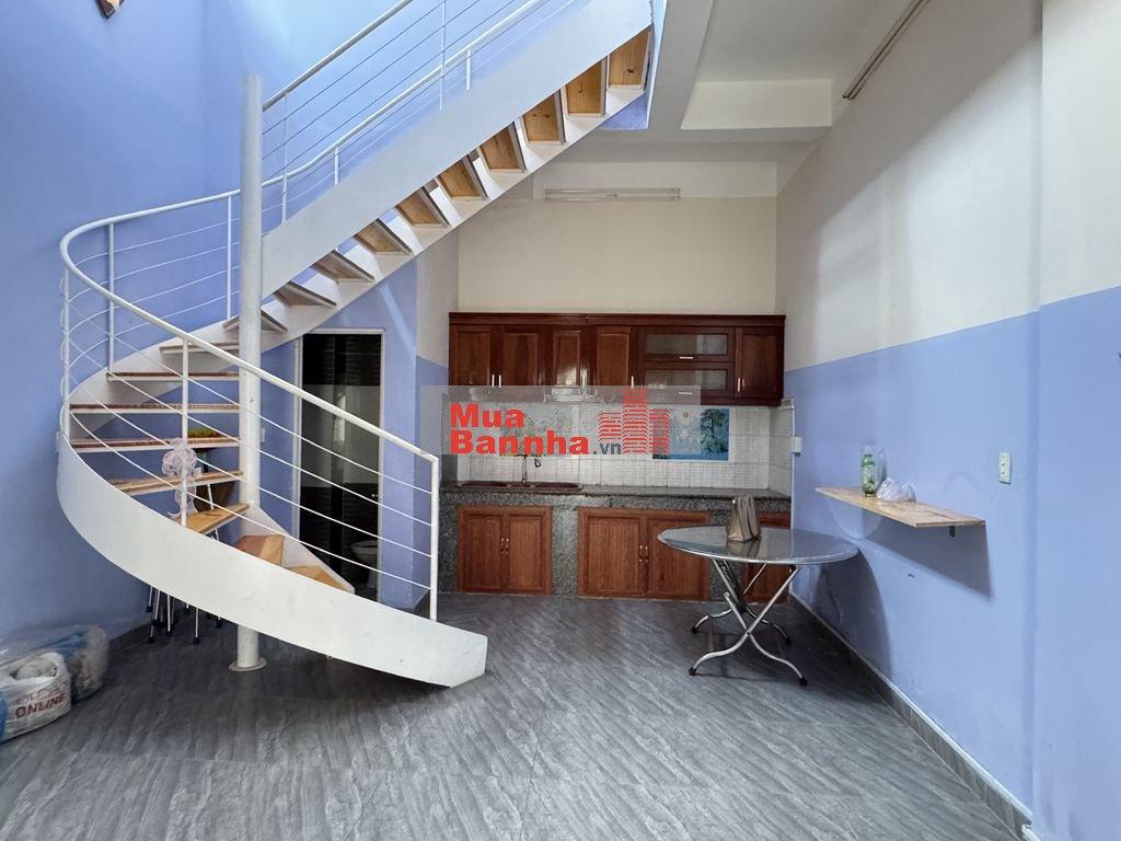 BÁN GẤP NHÀ 1 TRỆT 3 LẦU, FULL NỘI THẤT, XÂY DỰNG KIÊN CỐ