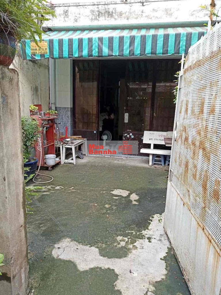 Nhà hẻm xe hơi 3,8x18m. DT: 72m2, KDC đông đúc