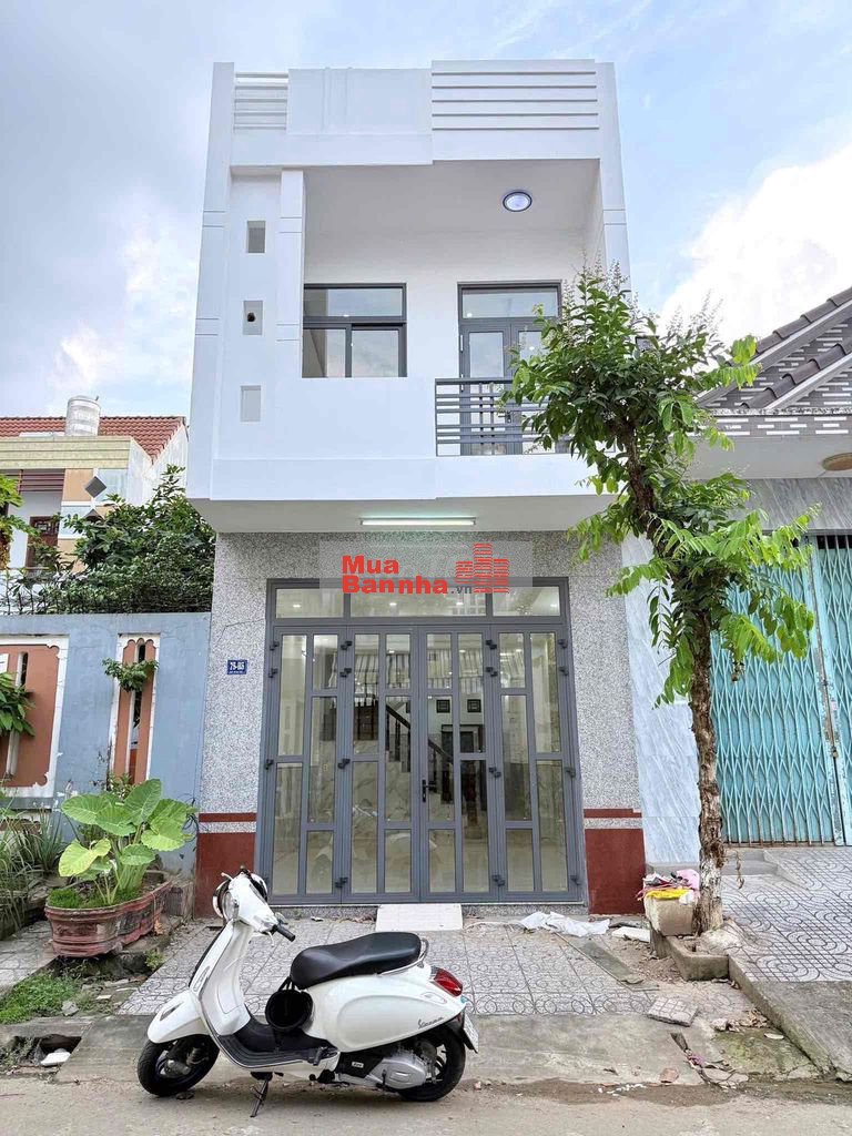 Nhà lầu sh Đông Nam khúc ngoài đường B5 kdc Hưng Phú gần Sthi Go va Nk