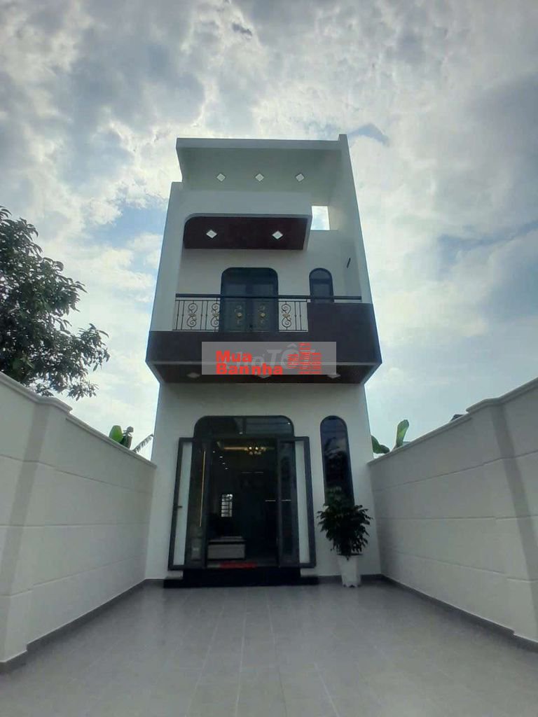 Nhà trệt 1 Lầu, đường nhựa, gần trường học, DT: 4,5x26, 4PN, 3WC