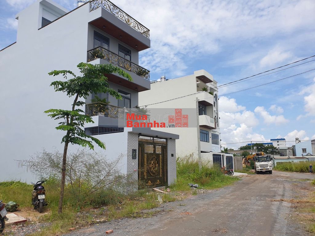 HOT-Nhà 3 lầu DT 5m*23m (4pn) full nội thất cao cấp, gần chợ Hóc Môn