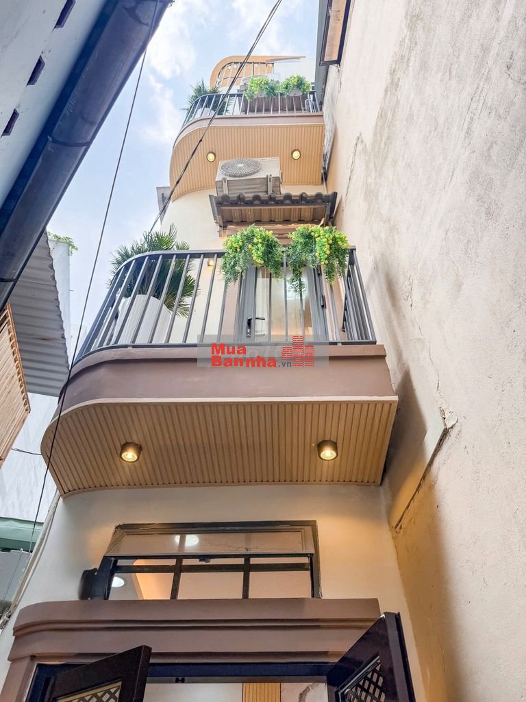 NHÀ PHỐ MỚI XÂY, CMT8-Q10, 3PN ,4 WC 50M RA MẶT TIỀN METRO SỐ 2,