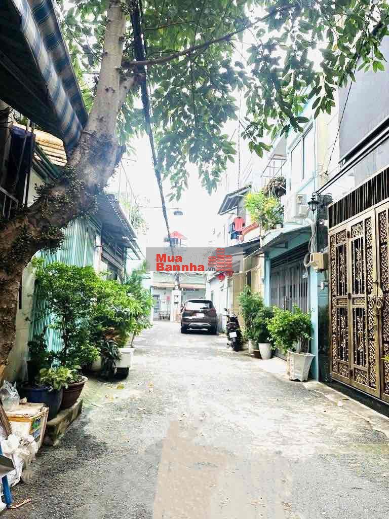 Hiếm! Bán nhà 3 tầng 5x13m 4PN, HXH sát chợ Thủ Đức Linh Đông