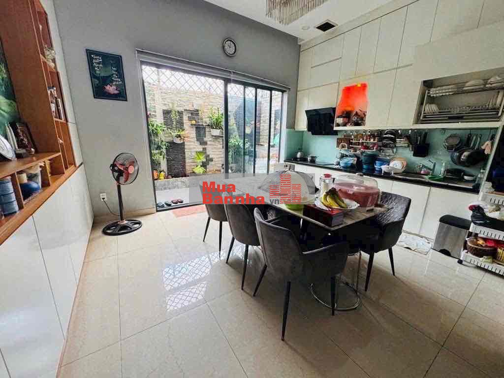 HÀNG NGON NHÀ 3 TẦNG Ở NGAY,THANG MÁY RIÊNG,HOÀN CÔNG ĐỦ GẦN GA METRO