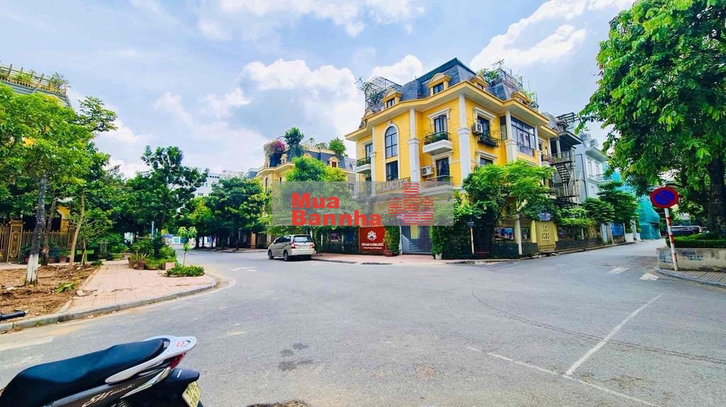 GIA đình bán nhà MẶT PHỐ ngay Đầu LÁNG HẠ LÊ VĂN LƯƠNG Lô Góc 3 Thoáng