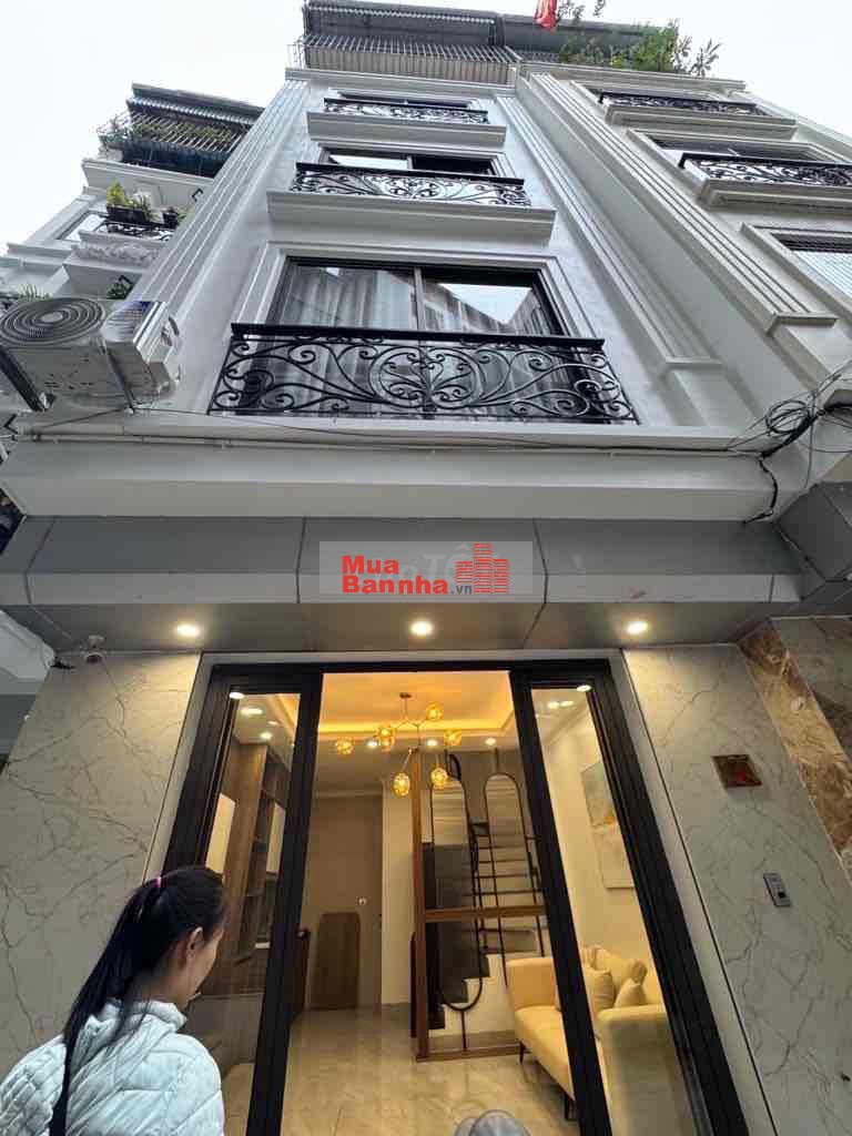 Ngọc Thụy, ô tô đỗ cửa nhỉnh 9 tỷ