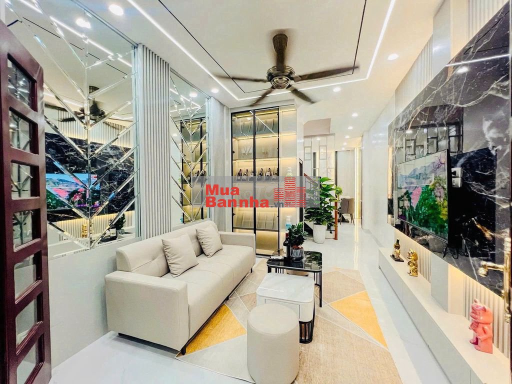 BÁN NHÀ CỰC RẺ TRẦN THÁI TÔNG, Ô TÔ ĐỖ CỬA ,FULL NỘI THẤT