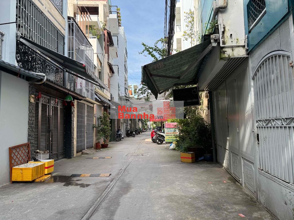 Hẻm xe hơi Nb Lạc Long Quân. Dt 4,7x15m 3 tầng. giá 8.4 tỷ