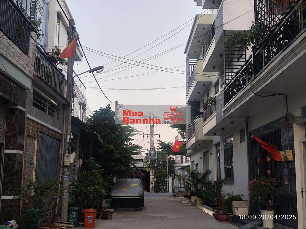 Nhà hẻm xe hơi: Diện tích 50,4m2- Gồm 1 trệt - 3 lầu - 4PN-5WC - PK...