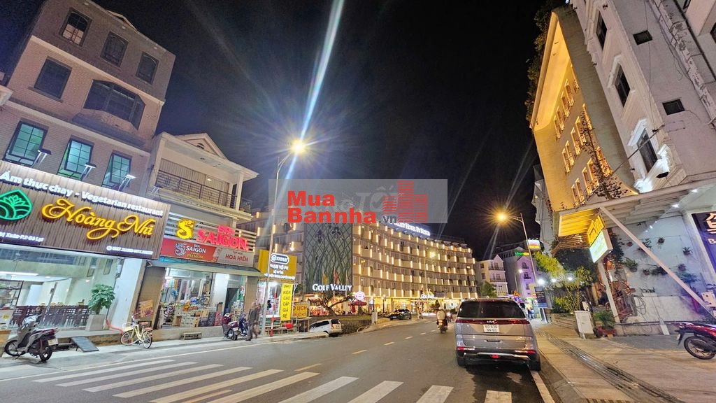 Bán vị trí đắc địa đối diện Golf Valley Hotel 5*, Đà Lạt - Ngang 8m70