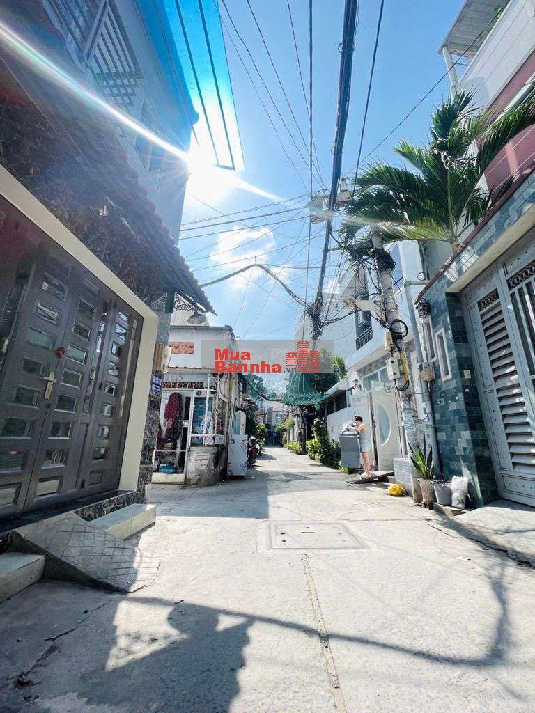 Nhà Dương Quảng Hàm 2 PN Giáp ĐH Văn Lang, ST Emart