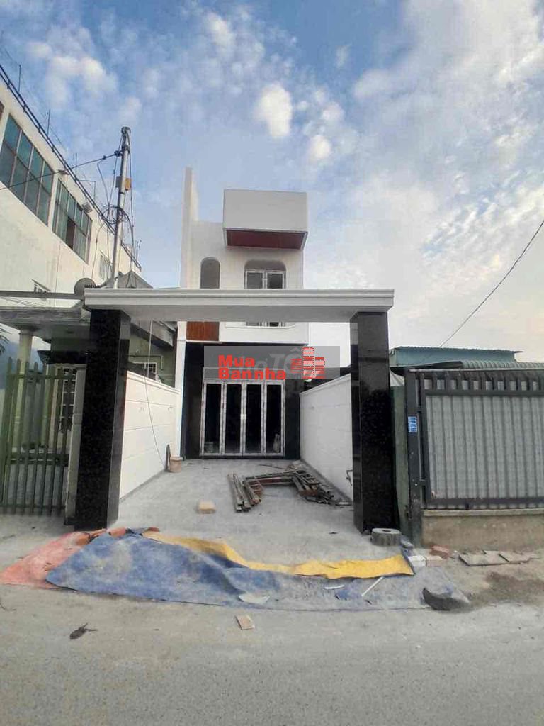 Nhà lầu mới 3Pn hẻm NTMK đường nhựa thông, nội thất sẵn, gần chợ nhỏ