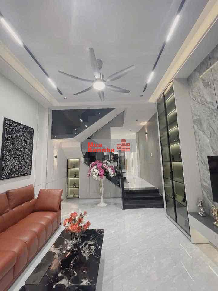 Bán nhà 3 tầng khu Hoà Cường, 3 phòng ngủ đường 5m5 oto thông