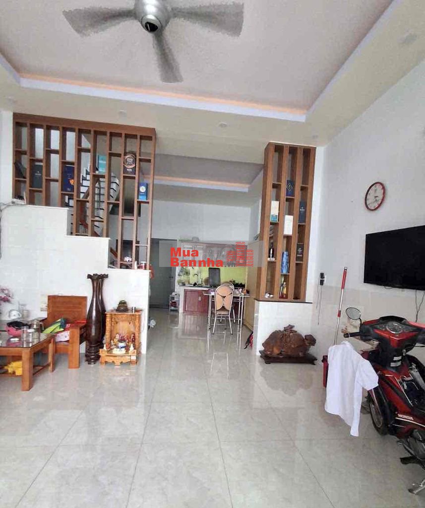 bán nhà đường thông,gần chợ dĩ an phường dĩ an