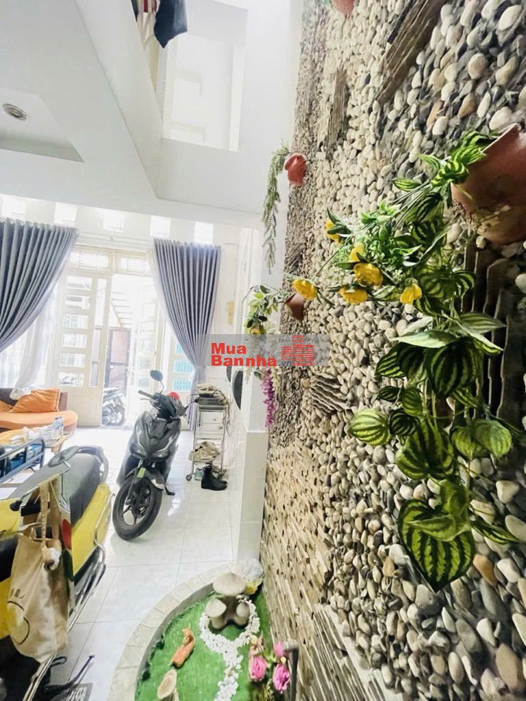 NHÀ TÂN BÌNH 1 TRỤC HXH 3 TẦNG SÁT MẶT TIỀN 3PN MUA VÀO Ở NGAY