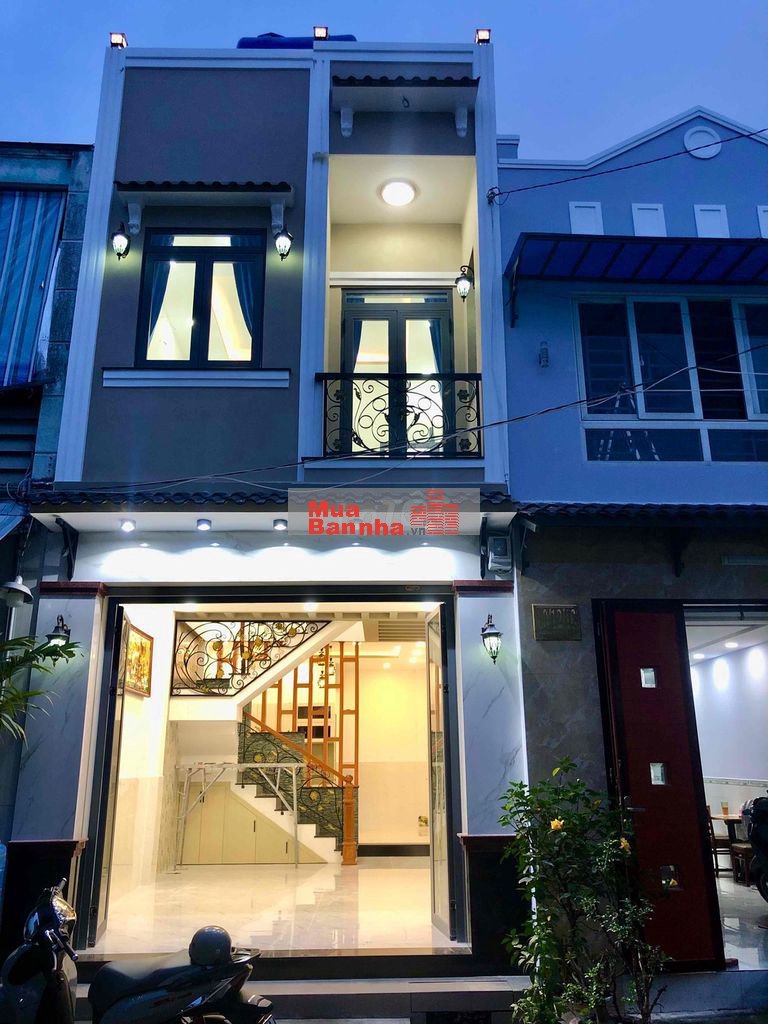 nhà bán 4 x 11m. hẻm xe 🚗 đường hoàng ngân F16.Q8