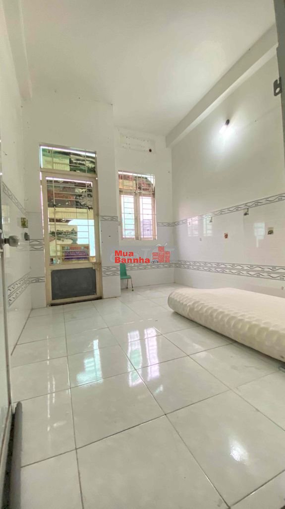 nhà căn đôi- 75,9 m2 - 4 phòng ngủ, 4 nhà vệ sinh đường Hồ Văn Long,