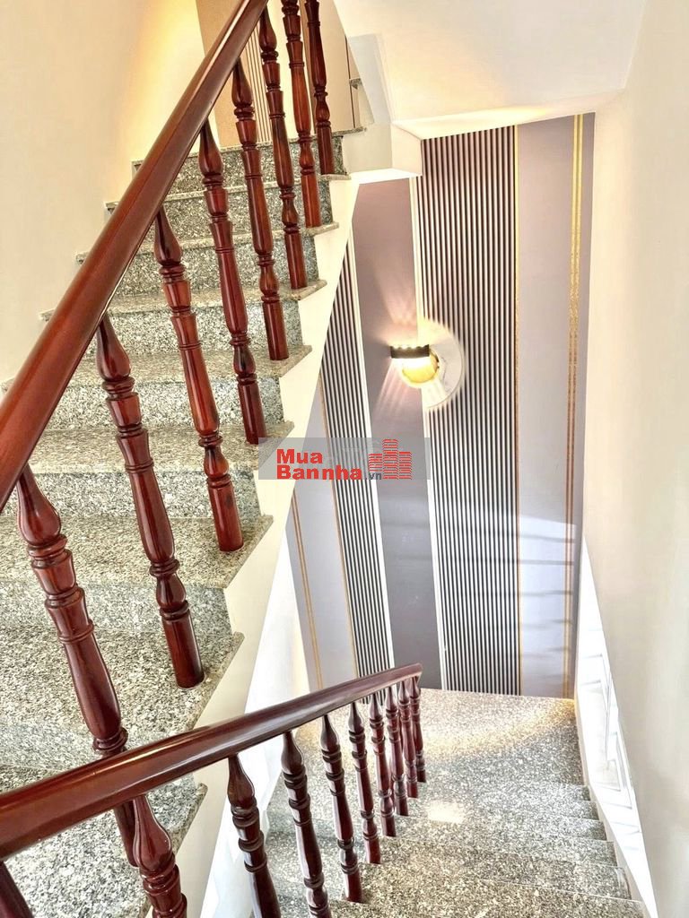 Bán nhà xây kiên cố 25m2 ngay Trường Chinh đi ra Sân bay 10 phút