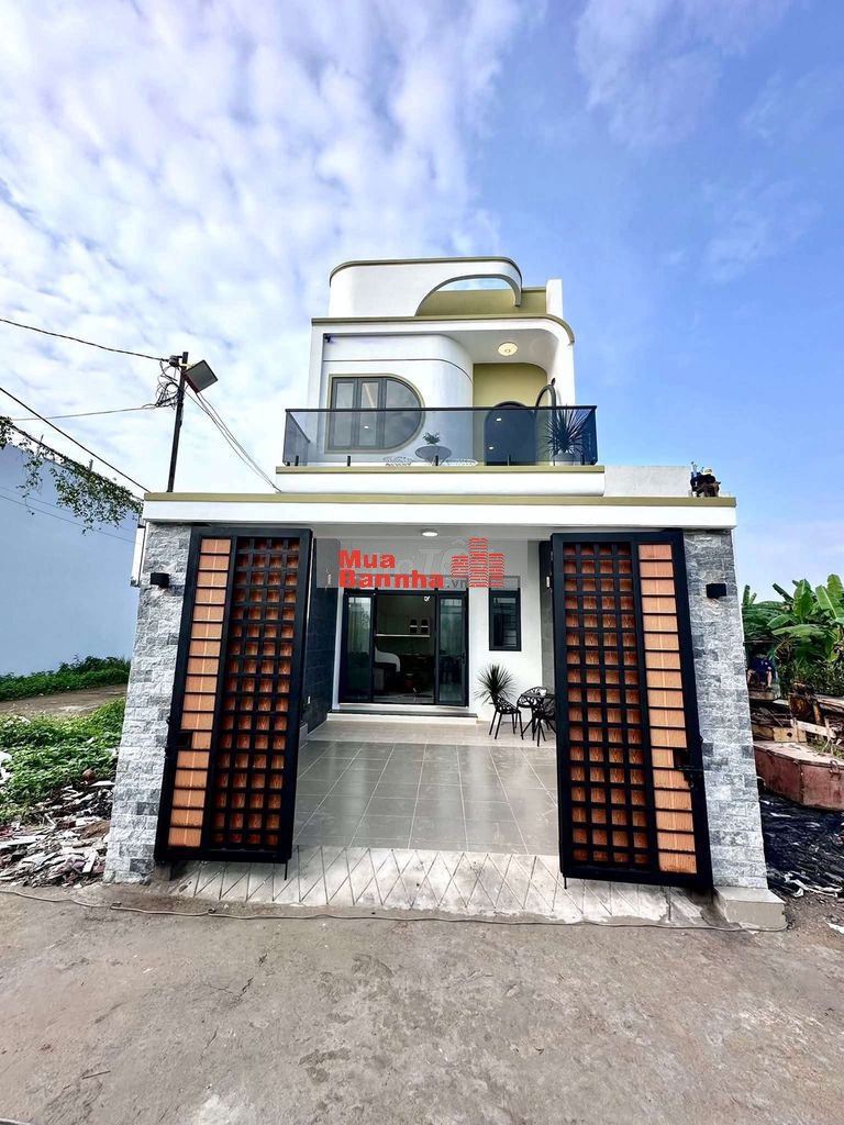 Nhà Lầu mới 100%. Sân đậu oto. Gần Khu Công Nghiệp Tân Mỹ Chánh .