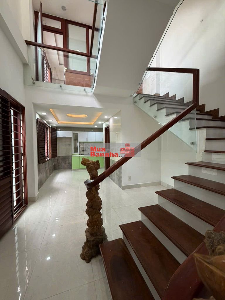 Bán nhà 3 tầng 2mk oto bến xe