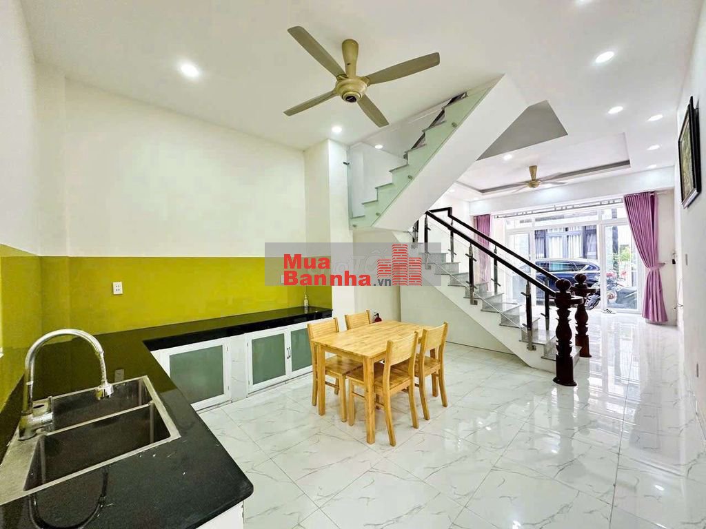 Nhà khu dân cư 4,3x13m 3 lầu kế Phú Mỹ Hưng quận 7 giá 5.2 tỷ
