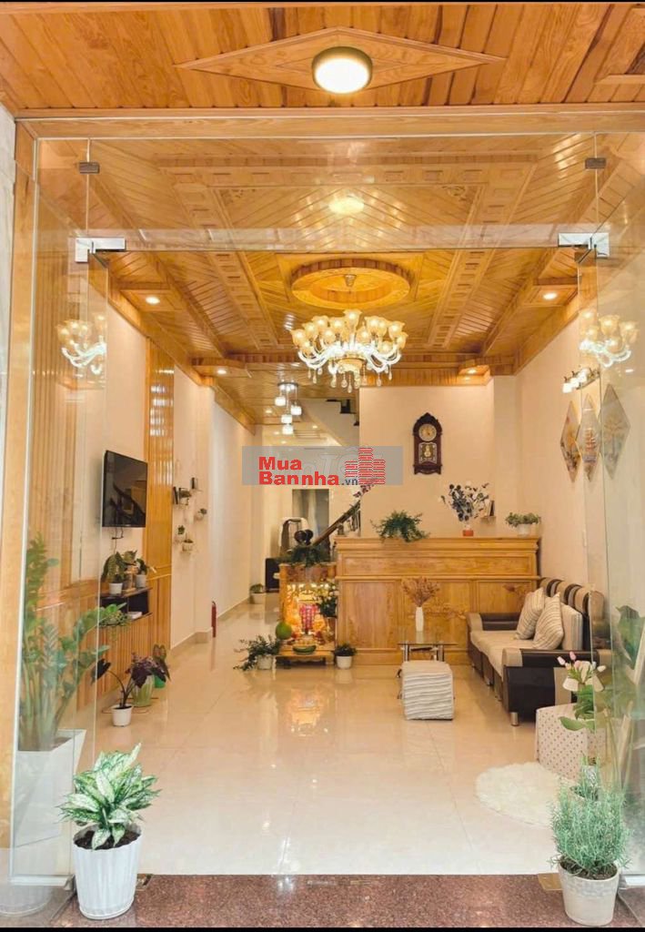 Nhà đẹp vào ở ngay nội thất đầy đủ tiện làm nhà nghỉ. Văn phòng