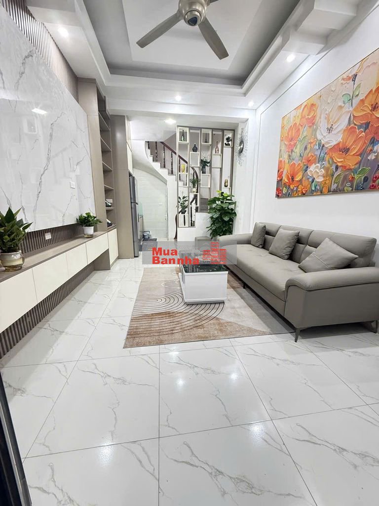 Bà cô nhờ bán -Tam Trinh -Ngõ nông -gần phố -32m2 - 5 tầng - hơn 6 tỷ.