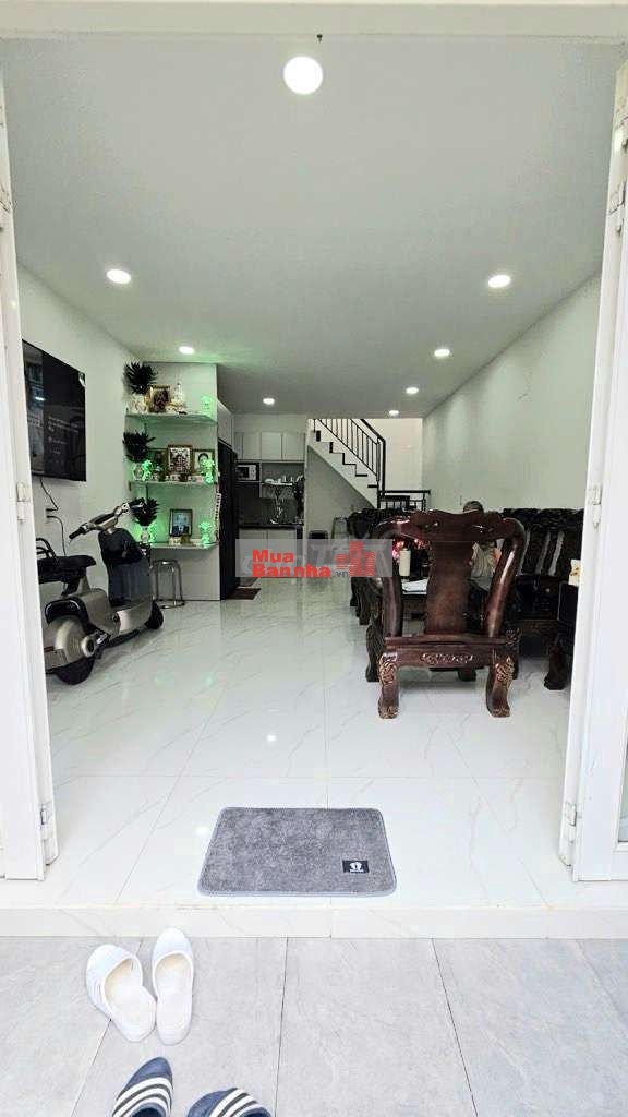 Nhà Nguyễn Sơn, hẻm xe hơi, 2 tầng, Dt : 4x9m, 2PN- 2WC, Giá 3.x tỷ