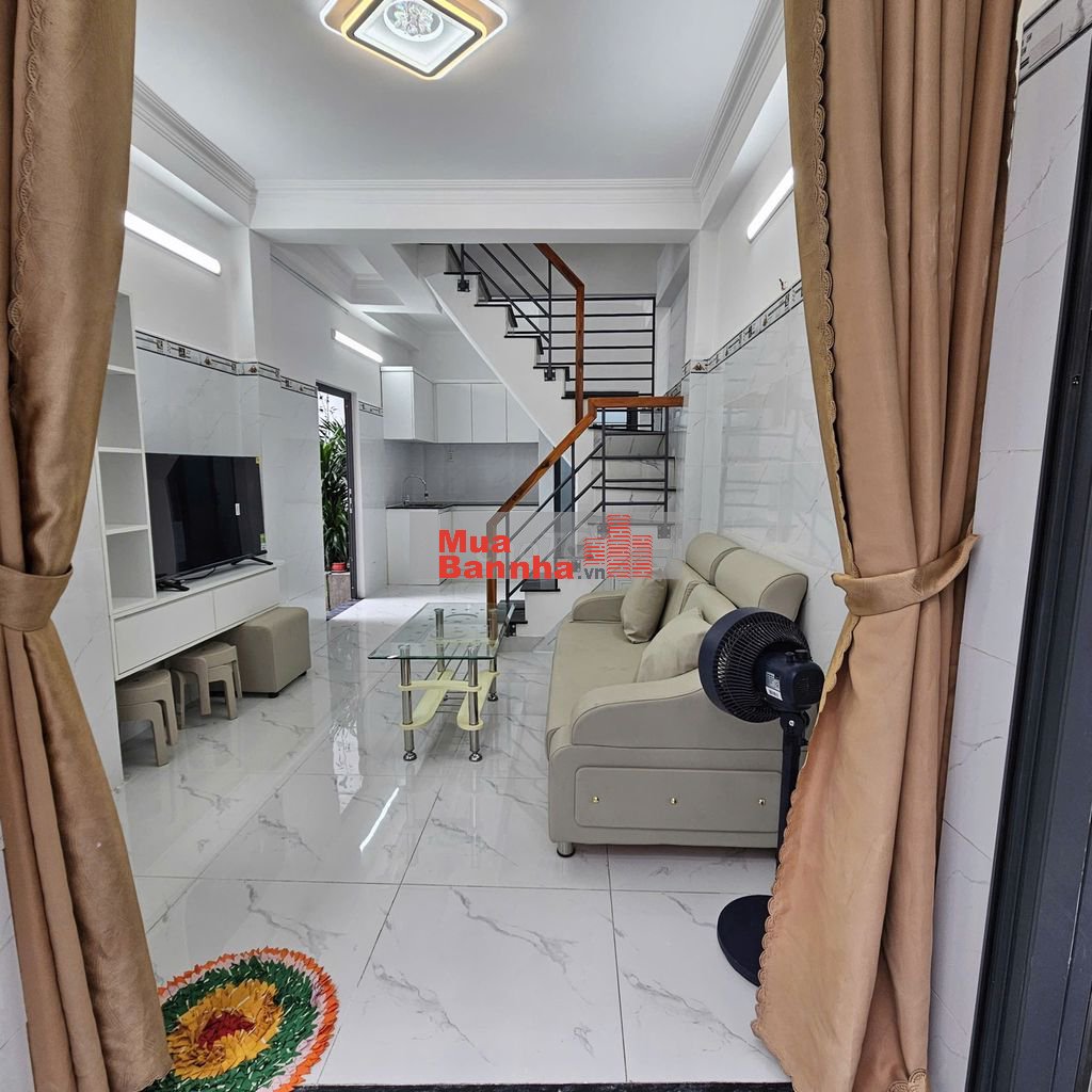 Nhà hẻm thông nhiều cửa sổ vị trí kinh doanh thuận lợi gần uỷ ban.