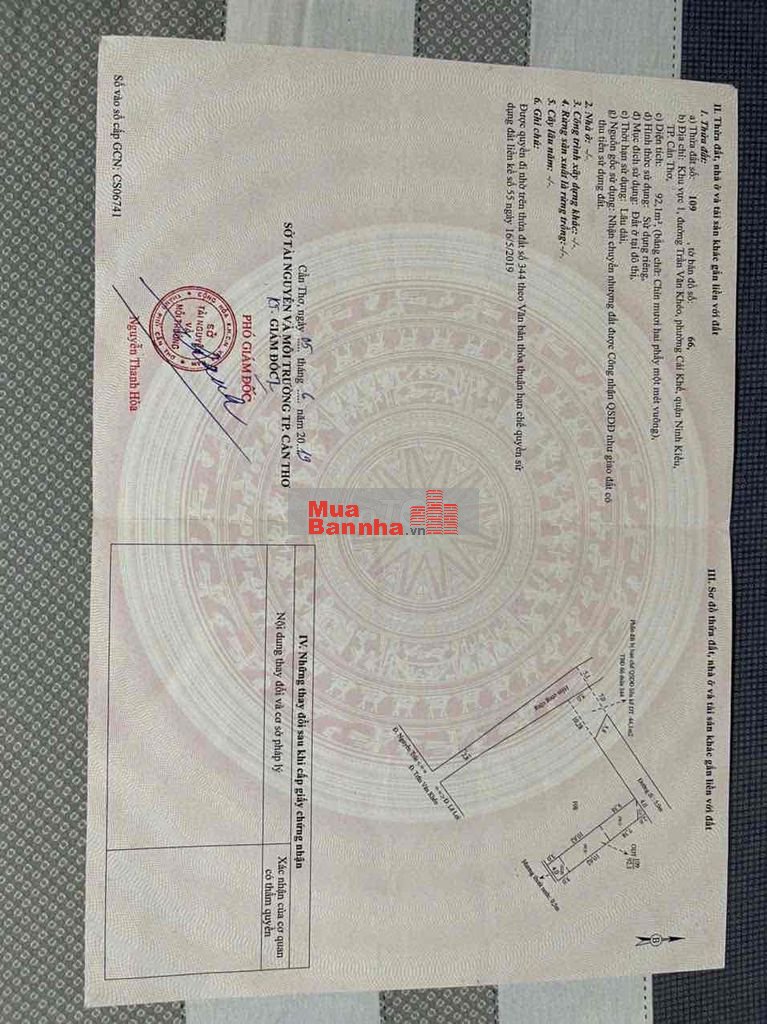 nhà bán chính chủ LH-*** để lại toàn bộ nội thất gỗ bên