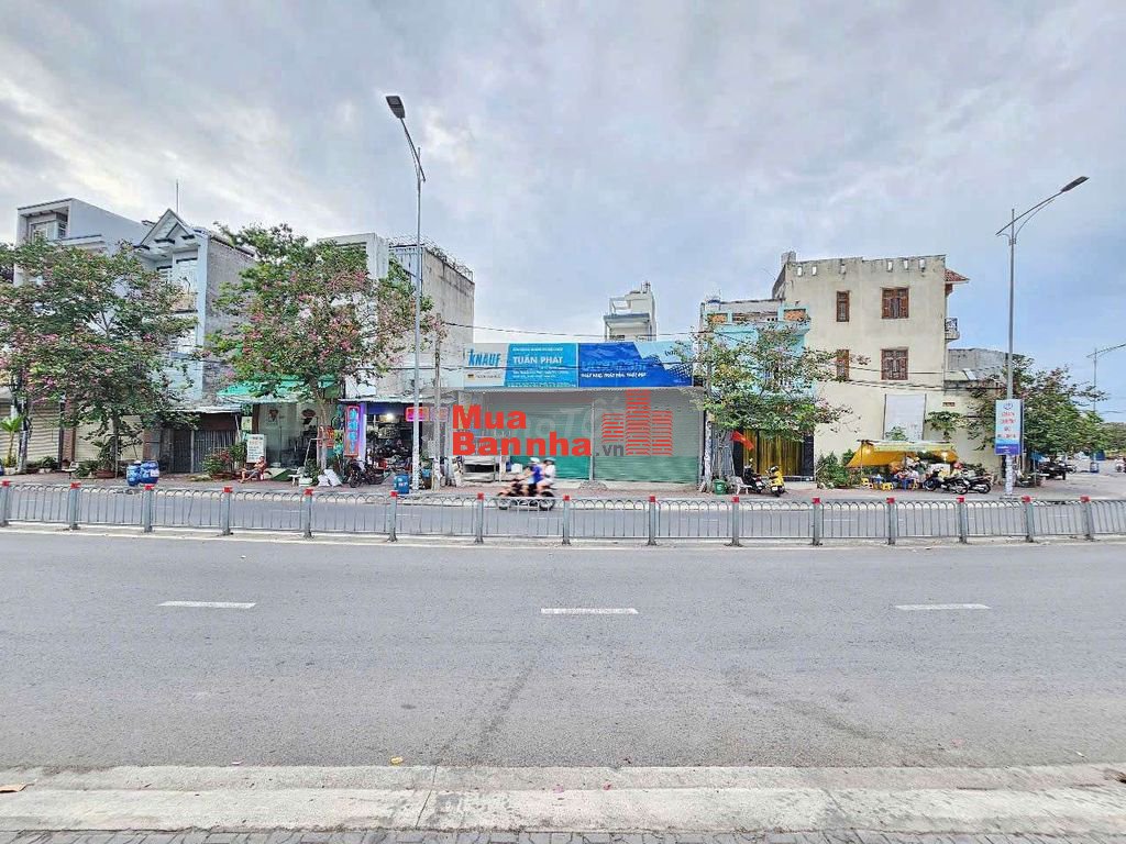 Nhà phố mặt tiền Hai Bà Trưng gần BigC Go p. Đông Hòa Tp. Dĩ An