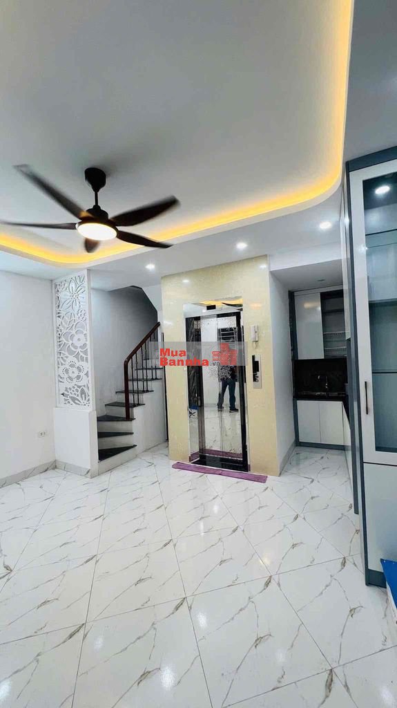 Ô tô đỗ cổng Minh Khai, ngõ nông rộng, Thanh máy, nhà mới tinh 39m