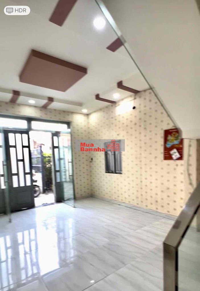 Nhà đẹp 2 tầng có sân đỗ ô tô, sổ nở hậu.