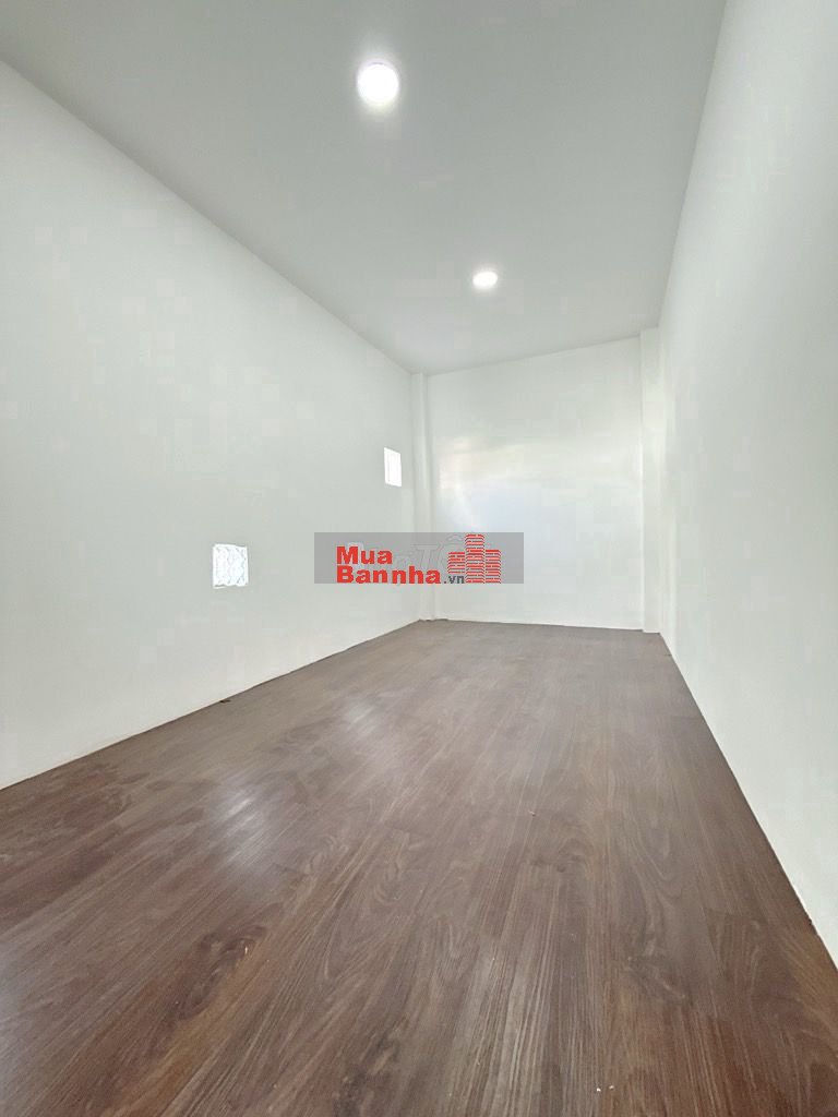 Bán nhà quận bình thạnh - nhà 3 tầng - hẻm gần mặt tiền chỉ 3,xT