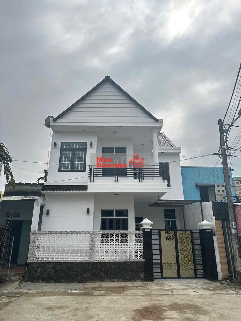 bán nhà 2 tầng 106m2 ngang 8M đường 8M sát QL1A