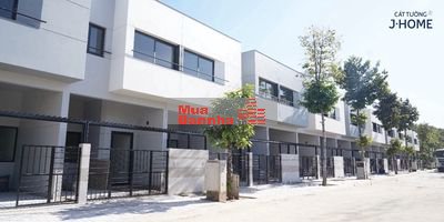 Nhà phố 2 tầng có gara ôtô khu compound rất an ninh mới xây có sổ rồi