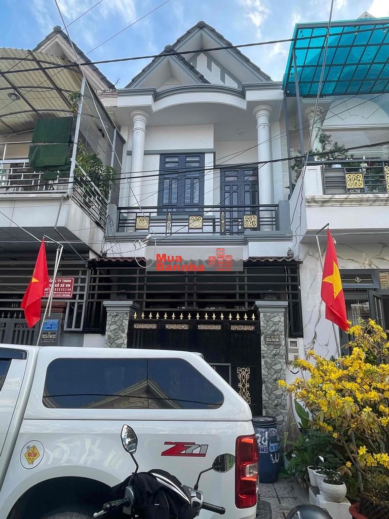 bán nhà trệt lầu gần siêu thị vincom, đường nhựa 7 m vỉa hè 2 bên