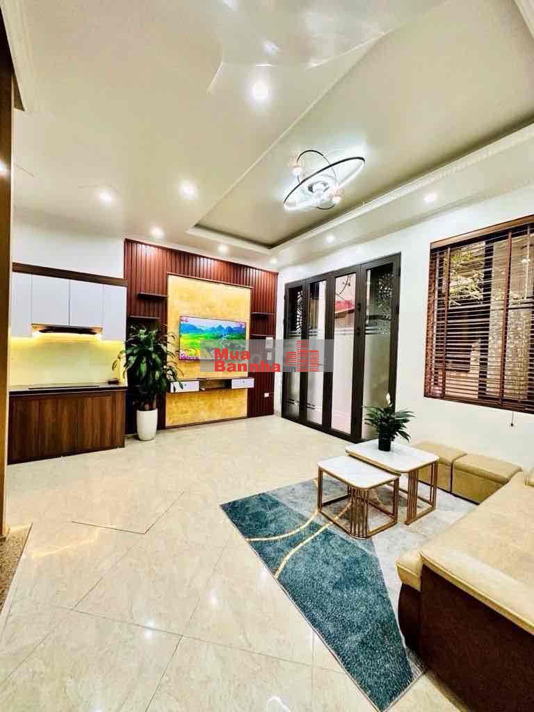 Định Công - nhà đẹp ở ngay- MT 5m- dân trí cao.