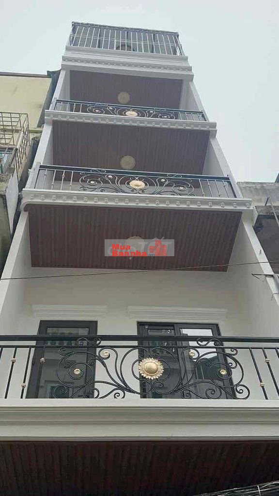 Phố Trần Khát Chân mà tìm được căn 42m² x 5 tầng giá 7.6 tỷ là quá hiế